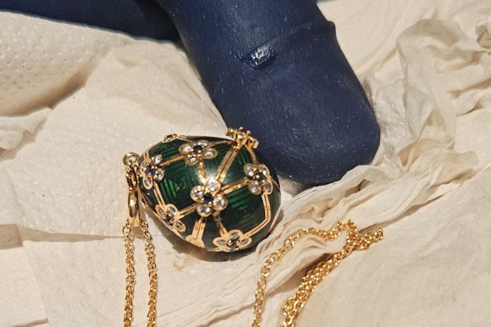 Ilustračný obrázok k článku BIZARNÁ krádež: Zlodej PREHLTOL Fabergého vajce! Trvalo týždeň, kým vyšlo "von"