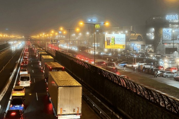 Ilustračný obrázok k článku V Bratislave v pondelok SKOLABOVALA doprava! Primátor Vallo REAGUJE