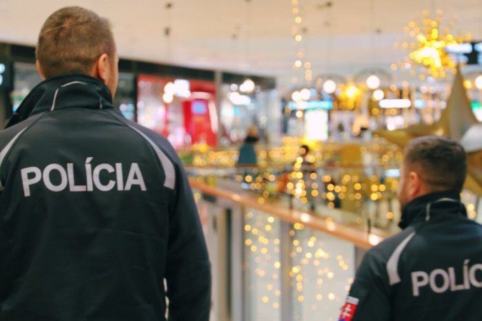 Ilustračný obrázok k článku Polícia hľadá osobu z nákupného centra: Sú za tým DROGY! FOTO vnútri