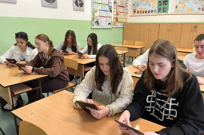 Ilustračný obrázok k článku Existencia gymnázia je OHROZENÁ: Vo Svidníku ho spojili s Obchodnou akadémiou i ZŠ