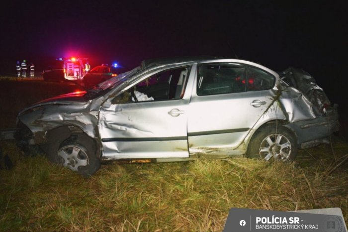 Ilustračný obrázok k článku Auto skončilo po HROZIVOM náraze MIMO cesty: Vodič z miesta ZMIZOL aj s celou posádkou
