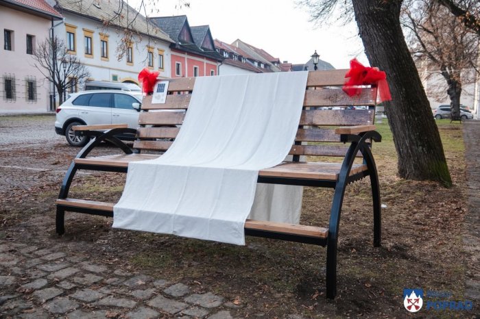 Ilustračný obrázok k článku NOVINKA v Spišskej Sobote: Pribudla tam nadrozmerná interaktívna lavička