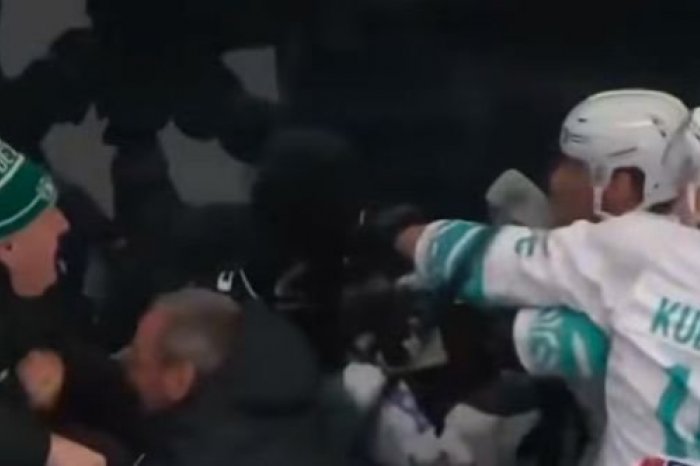 Ilustračný obrázok k článku ŠOK na hokeji, zápas predčasne UKONČILI: Do BITKY sa pustili hráči aj realizačné tímy, VIDEO