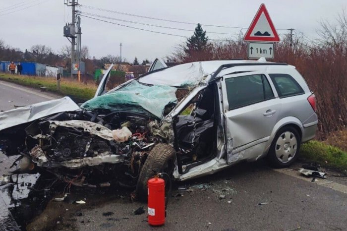 Ilustračný obrázok k článku TRAGICKÁ čelná zrážka: Vodič prešiel do PROTISMERU, nehodu s nákladiakom NEPREŽIL, FOTO