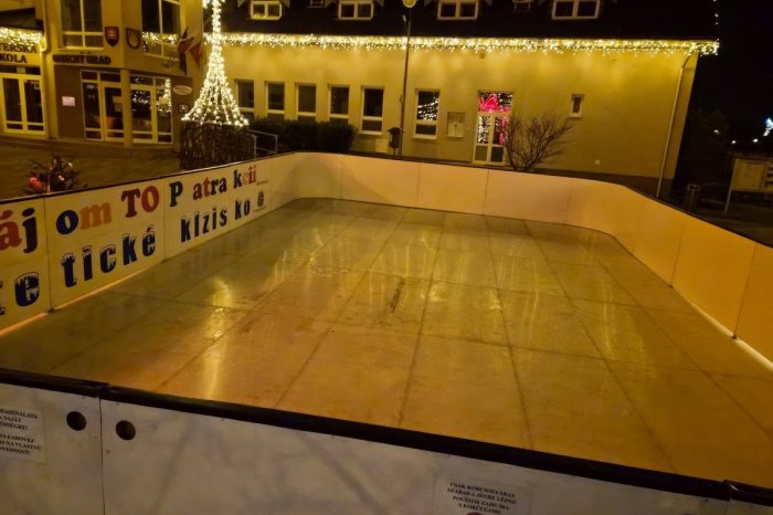 Ilustračný obrázok k článku Vianočný darček v Ľuboticiach pri Prešove: Môžeme sa tam odteraz korčuľovať na KLZISKU