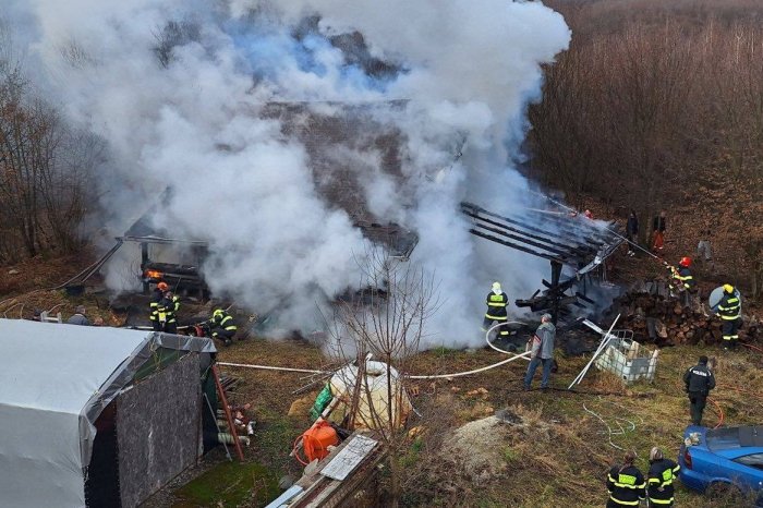 Ilustračný obrázok k článku Druhý sviatok vianočný poznačilo NEŠŤASTIE: V horiacom dome ZOMREL človek!