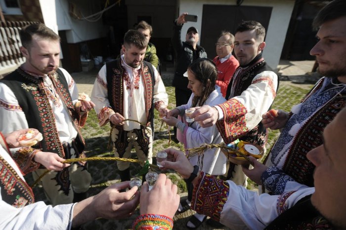 Ilustračný obrázok k článku Zažili ste už ŠIBAČKU na VIANOCE? Pod Tatrami bol ZVYK, ktorý mnohých PREKVAPÍ