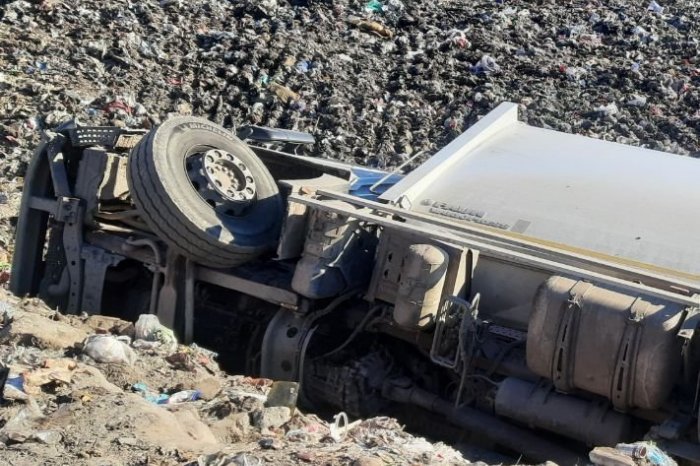 Ilustračný obrázok k článku Na skládke sa PREVRÁTILO smetiarske auto! 50-ročný muž na mieste ZOMREL