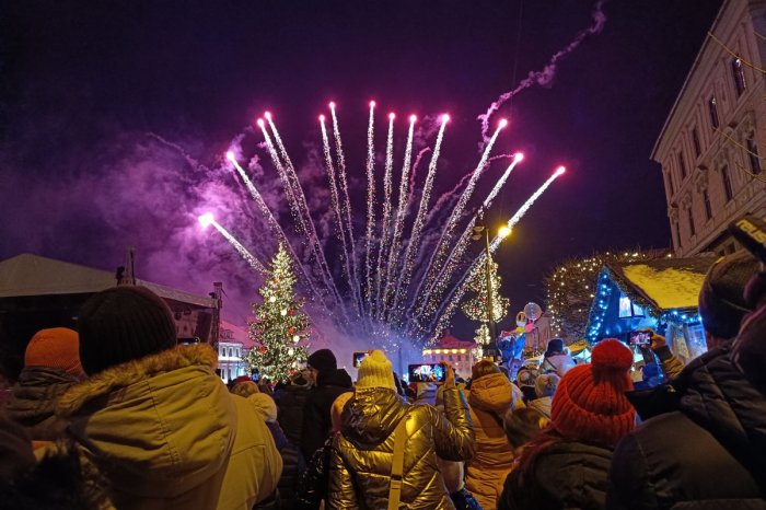 Ilustračný obrázok k článku HROZIVÉ momenty počas PYROMUZIKÁLNEJ šou: Pyrotechnika spôsobila ZRANENIA!