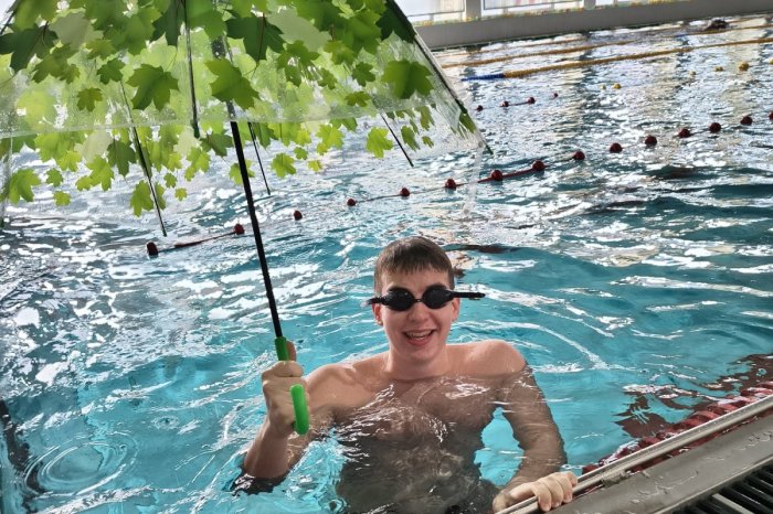 Ilustračný obrázok k článku Plávalo sa aj s DÁŽDNIKOM! V bazéne vnikli NEUVERITEĽNÉ slovenské rekordy