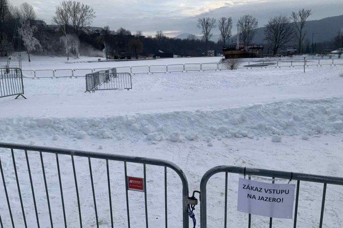 Ilustračný obrázok k článku Jazero je UZATVORENÉ a OPLOTENÉ: Správanie niektorých ľudí však ŠOKUJE, FOTO