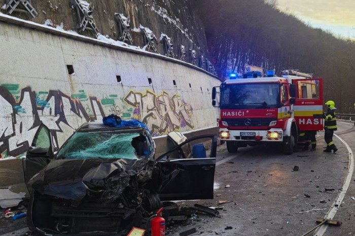 Ilustračný obrázok k článku Nové INFO z miesta NEHODY auta a kamióna: Cesta bola NEPREJAZDNÁ! FOTO