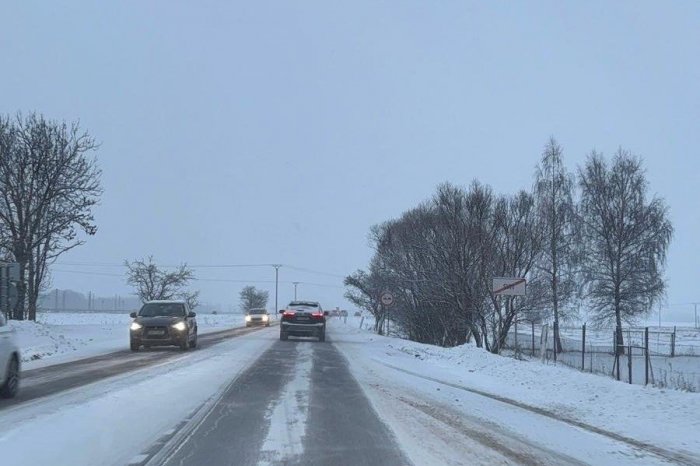 Ilustračný obrázok k článku Miestami sa tvoria poľadovice, intenzívne sneží: Aká je zjazdnosť ciest v Prešovskom kraji?