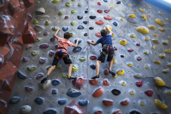 Ilustračný obrázok k článku HOROR na lezeckej stene: 11-ročný chlapec SPADOL na brata! Deti skončili v nemocnici