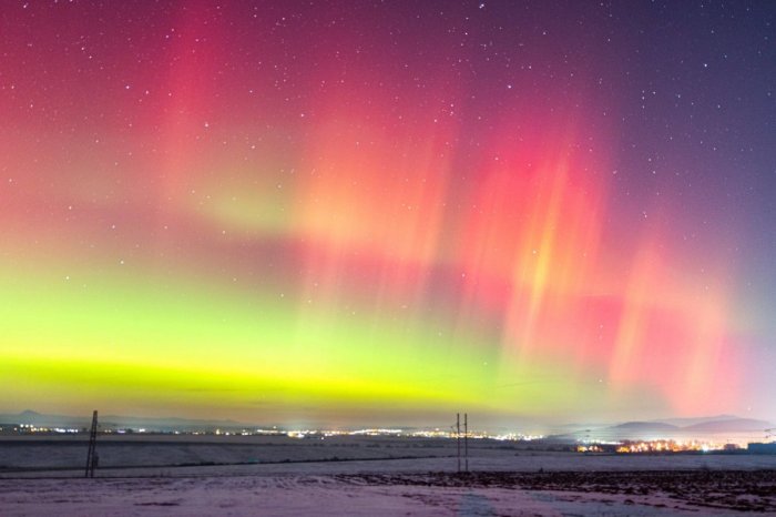 Ilustračný obrázok k článku Martina fotila tú nádheru: Zábery polárnej žiary nad Popradom majú stovky zdieľaní, FOTO