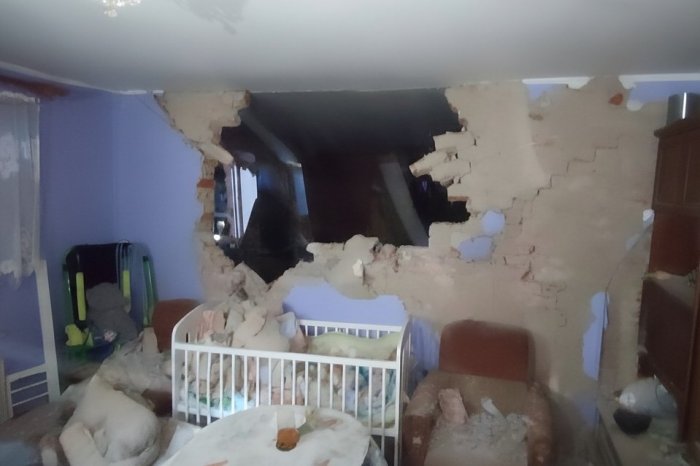 Ilustračný obrázok k článku Domom otriasol nočný VÝBUCH: Zrútila sa stena! Trosky spadli na detskú POSTIEĽKU