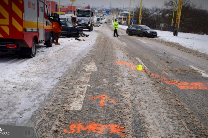 Ilustračný obrázok k článku Polícia potrebuje SVEDKOV nehody na Duklianskej: Zrazili sa tam dokopy 3 autá