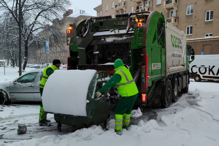 Ilustračný obrázok k článku DRÁMA pri vývoze smetí: Odpadky vysypali do auta, spustili lis a... vnútri bol človek!