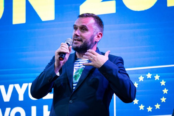 Ilustračný obrázok k článku Ďalšia nelogickosť v energošekoch: Europoslanec Wiezik zúri, DVAKRÁT mu prišli desiatky eur