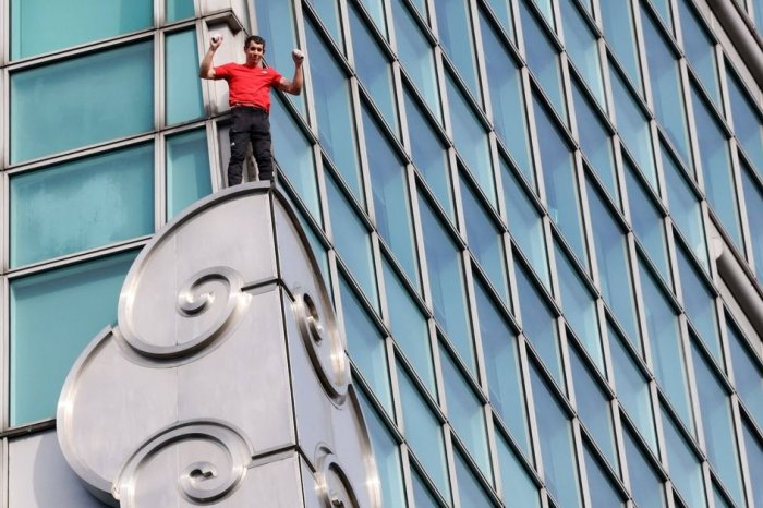 Ilustračný obrázok k článku Alex si nedal pokoj: Vyliezol na jednu z najväčších budov, všetko to vysielal Netflix