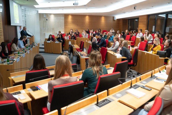 Ilustračný obrázok k článku Špeciálny projekt prešovskej župy: Chcú ním posilniť zodpovednosť študentov za školu