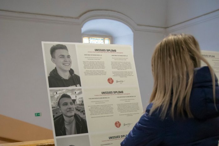 Ilustračný obrázok k článku V Prešove sú neodovzdané diplomy: Ide o výstavu ukrajinských študentov, čo sa ich nedožili