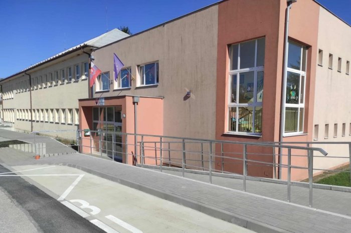 Ilustračný obrázok k článku MEGA projekt v Boleráze: Škole pribudne NADSTAVBA, zateplenie aj ihrisko