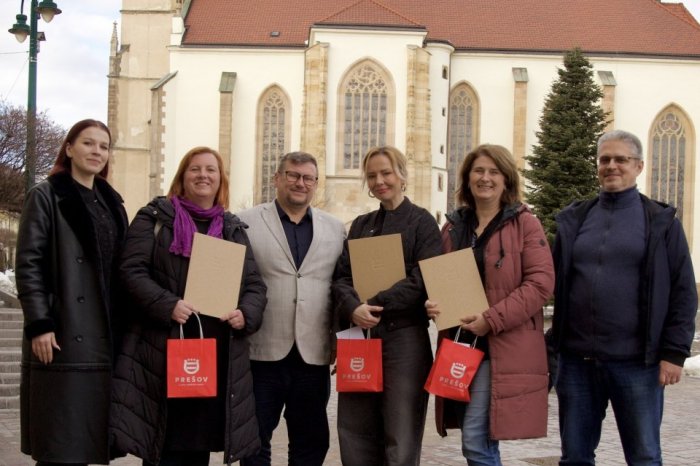 Ilustračný obrázok k článku Do hlasovania sa zapojili stovky ľudí: Výťažok z primátorského punču putuje aj Podajku