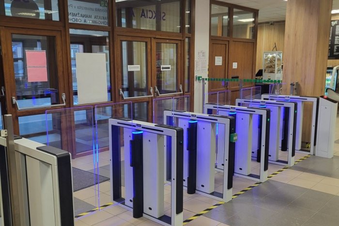 Ilustračný obrázok k článku Vstupné turnikety na Fakulte manažmentu v Prešove: Už sú v prevádzke, je potrebná ISIC karta