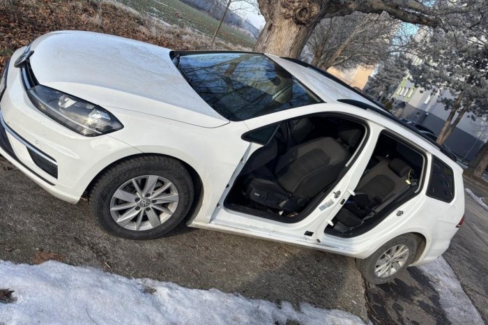 Ilustračný obrázok k článku KURIÓZNA krádež: Prišla k autu a zažila ŠOK! Niekto jej ukradol DVERE