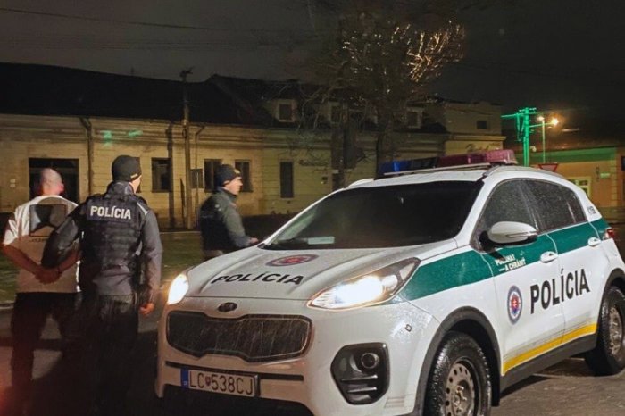 Ilustračný obrázok k článku DESIVÝ incident na parkovisku: Muž OHROZOVAL nožom DVOCH ľudí, zasiahla polícia, FOTO