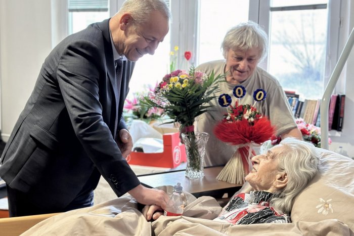 Ilustračný obrázok k článku Pani MARGITA oslávila STOROČNICU: Gratulácie sa dočkala aj od primátora, FOTO