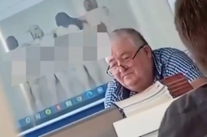 Ilustračný obrázok k článku ŠKANDÁL v škole: Fyzikár na tabuľu nechtiac premietal obsah pre dospelých!