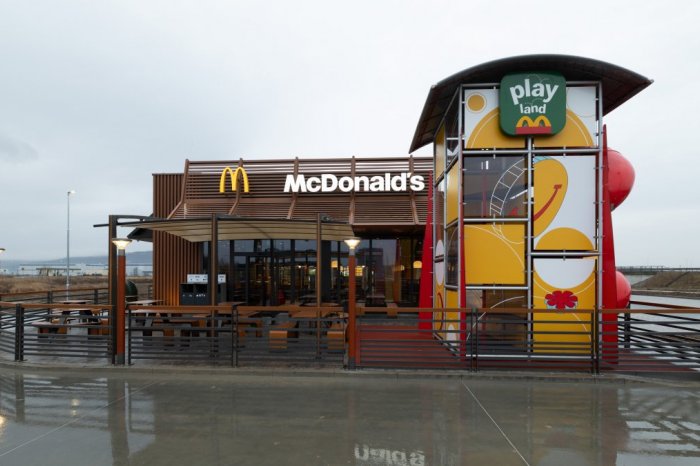Ilustračný obrázok k článku McDonald's prišiel do ďalšej nitrianskej lokality. Priniesol nové pracovné príležitosti v regióne