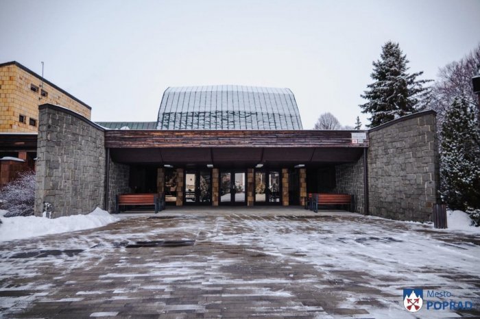 Ilustračný obrázok k článku Po obradoch mali podnety na nepohodlie: Dom smútku v Poprade vynovili, sú tam nové lavice