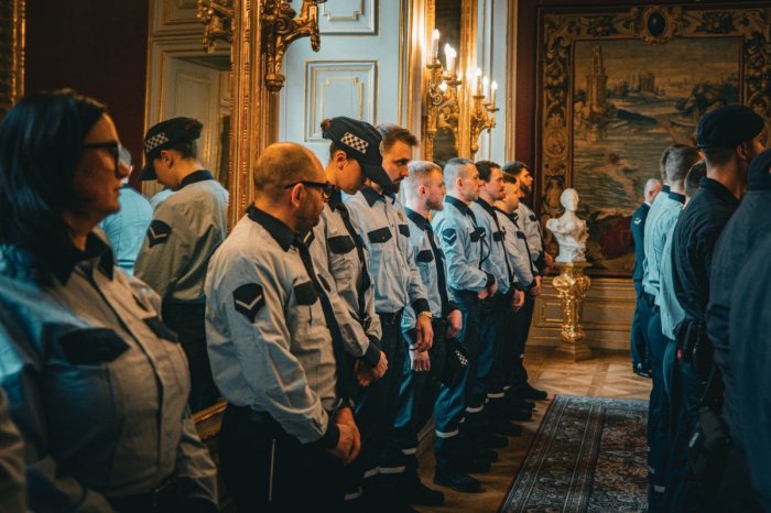 Ilustračný obrázok k článku Veľká chvíľa: Do radov mestskej polície pribudlo 18 nových policajtov