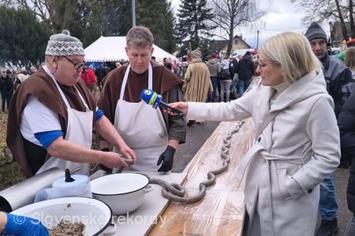 Ilustračný obrázok k článku Padol OBDIVUHODNÝ slovenský REKORD: Neuveríte, koľko metrov má NAJDLHŠIA jaternica, FOTO