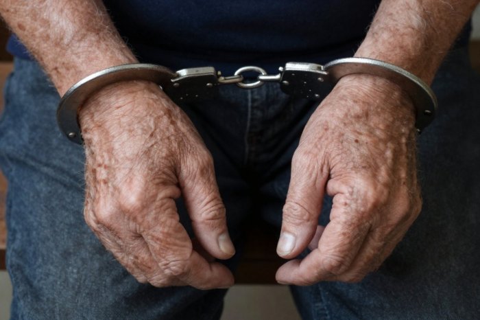 Ilustračný obrázok k článku OHAVNÝ prípad: Senior mal znásilniť DESIATKY detí! Priznal sa aj k VRAŽDÁM