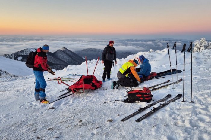 Ilustračný obrázok k článku Počet úrazov na svahoch je ALARMUJÚCI! Len od decembra ich je vyše TISÍC
