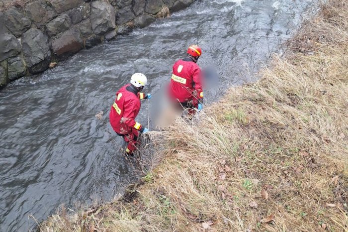 Ilustračný obrázok k článku ŠOKUJÚCI nález v meste: V potoku ležalo bezvládne telo muža, FOTO