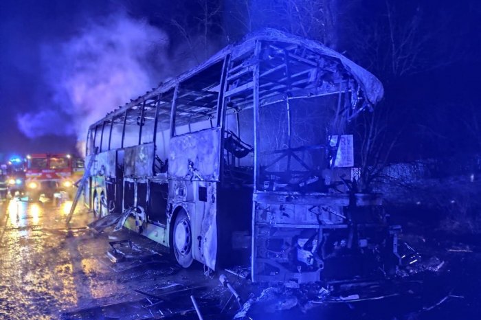 Ilustračný obrázok k článku STRAŠNÁ nehoda na Liptove: Autobus začal po zrážke HORIEŤ! Vodič neprežil