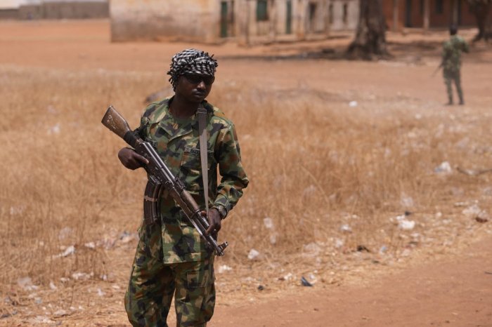 Ilustračný obrázok k článku Oklamú ich a pošlú ich BOJOVAŤ na Ukrajinu: Rusko vo veľkom nelegálne verbuje Afričanov