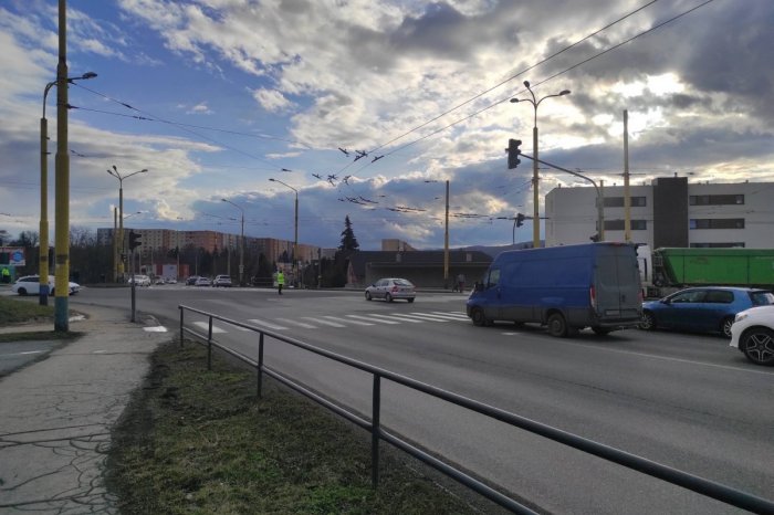 Ilustračný obrázok k článku Obrovský problém na ceste: Semafor na križovatke v Prešove už TÝŽDEŇ nefunguje