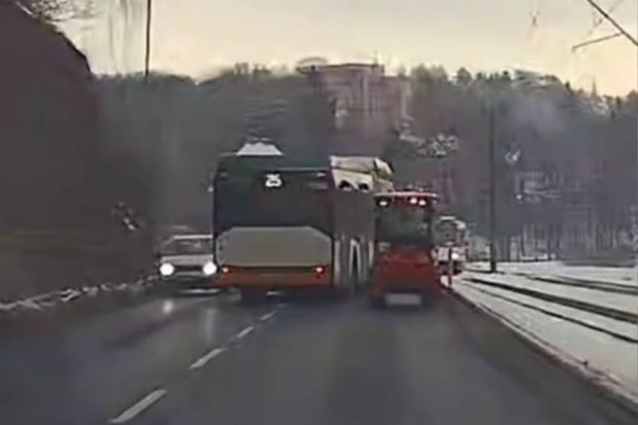 Ilustračný obrázok k článku ŠIALENÝ manéver autobusu MHD zachytilo VIDEO: Stačilo málo a mohlo to skončiť FATÁLNE