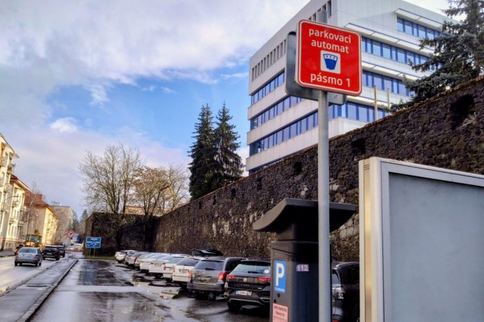 Ilustračný obrázok k článku NOVINKA pre vodičov: PARKOVNÉ vo Zvolene môžu uhradiť cez MOBILNÚ aplikáciu
