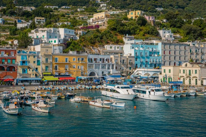 Ilustračný obrázok k článku Obľúbený ostrov BOJUJE proti davom turistov: Zaviedol nové PRÍSNE obmedzenia!