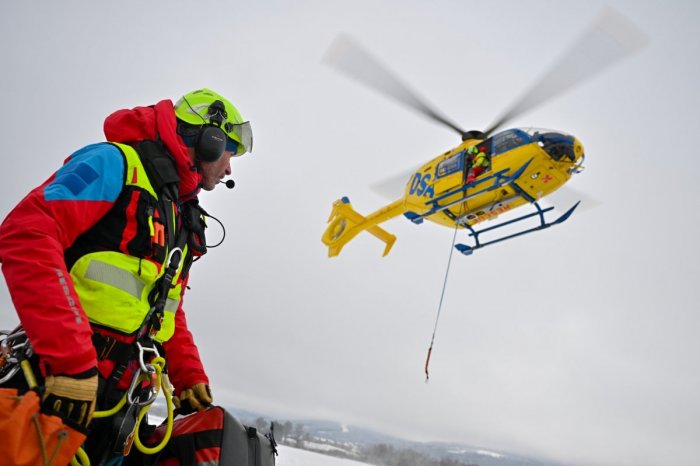 Ilustračný obrázok k článku TRAGICKÝ záver sezóny: Na zjazdovke ZOMREL lyžiar! Narazil do stromu