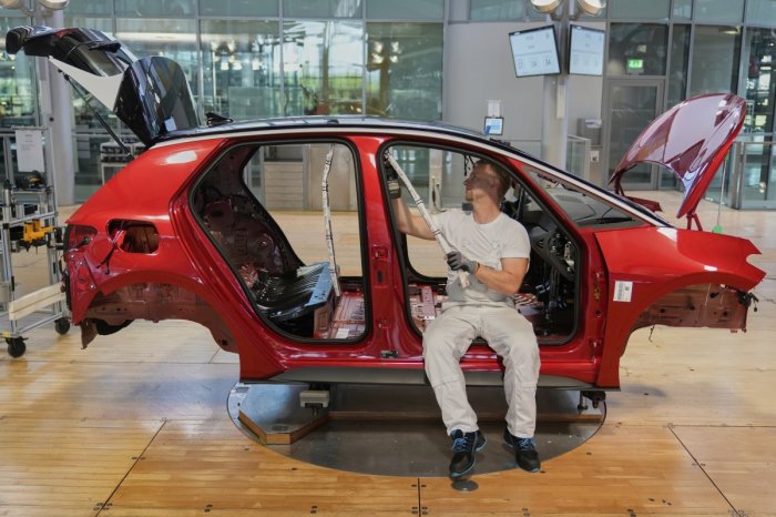 Ilustračný obrázok k článku Volkswagen oznámil veľké ŠKRTY: Plánuje prepustiť 50-TISÍC zamestnancov!