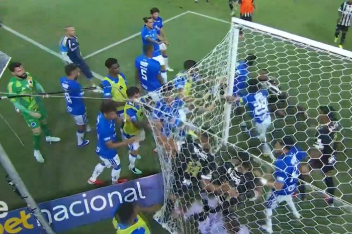 Ilustračný obrázok k článku DIVOČINA na futbale: HROMADNÁ bitka! Rozhodca rozdal 23 červených kariet, VIDEO