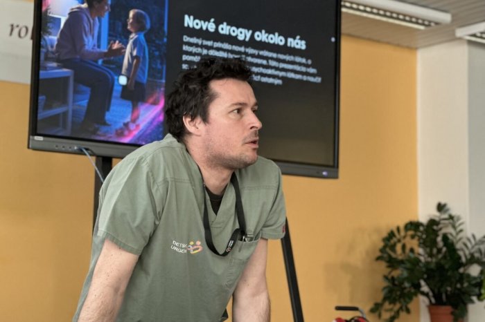 Ilustračný obrázok k článku Primár Galko prehovoril o ALARMUJÚCOM trende: Opísal HROZIVÉ prípady ZDROGOVANÝCH detí